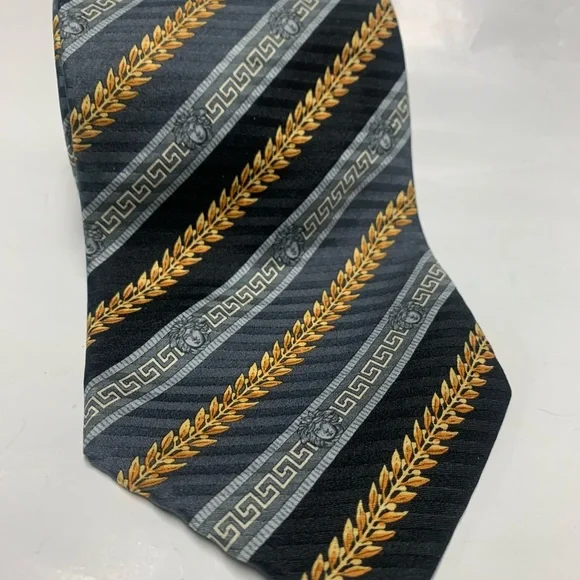 Gianni Versace tie - Picture 3 of 7